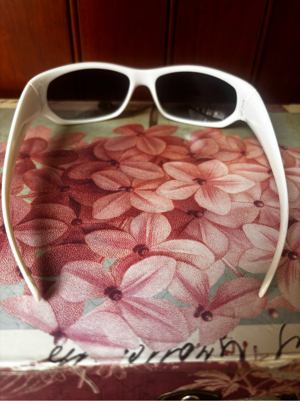 Daisy Fuentes white wrap-around sunglasses vintage Y2K-style - Picture 8 of 12